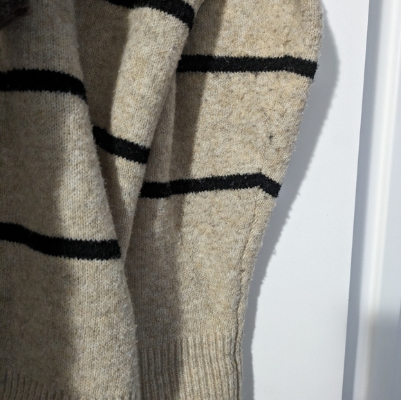 Aerie Unreal Crew Sweater - Picture 5 of 7